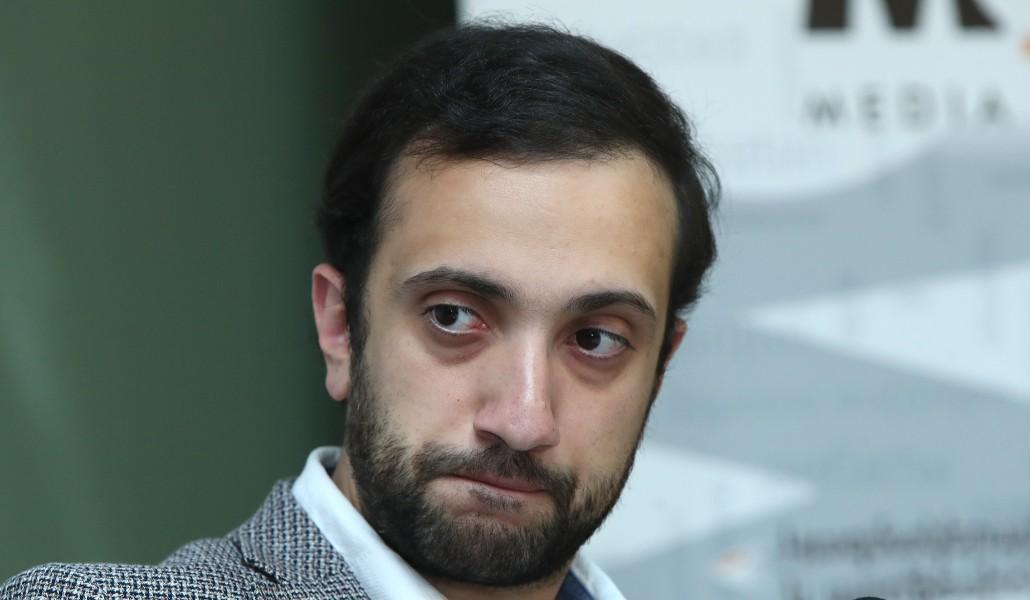Չի կարող ոստիկանության ճանապարհին ակտիվիստի ձեռքը ինքն իրեն կոտրվել․ Իոաննիսյան