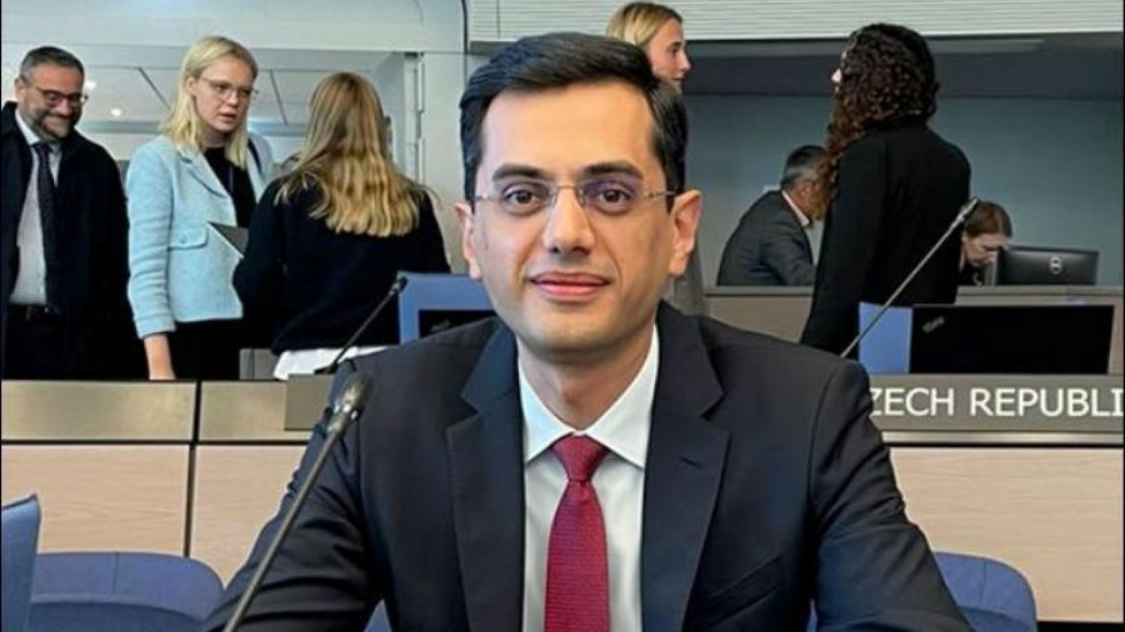 Փաշինյանը հանցագործության մասին հաղորդում ներկայացրեց իր հետ աշխատած նախկին պաշտոնյայի՝ Լիպարիտ Դրմեյանի դեմ