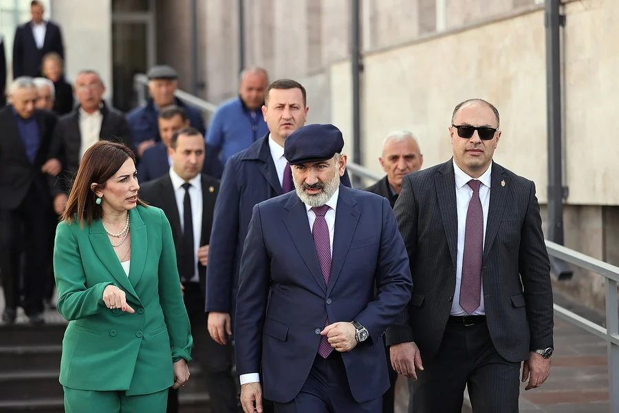 Վարչապետին դո՞ւր է գալիս, որ Անահիտ Ավանեսյանը խաբում է իրեն. «Ժողովուրդ»