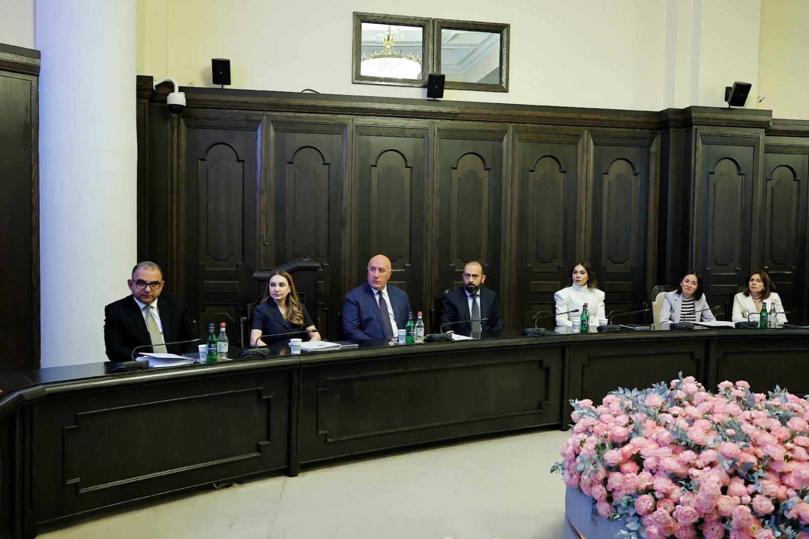 Կառավարությունն առաջարկում է վերանայել պաշտոնյաների վարձատրության համակարգը