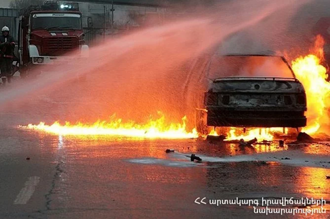 Երեւանում այրվել է «Volkswagen golf»-ը