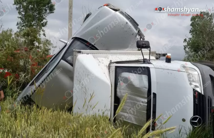 ՊՆ ժամկետային զինծառայողը «Mercedes»-ով բախվել է դաշտում կայանված «Mercedes Sprinter»-ին. նա հոսպիտալացվել է