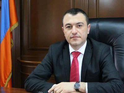 Փաշինյանը Կադաստրի կոմիտեի ղեկավար Սուրեն Թովմասյանին 4 օրով արձակուրդ է ուղարկում