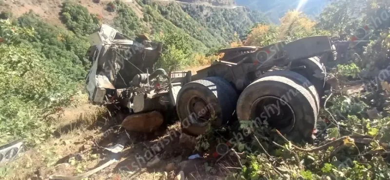 Սյունիքի մարզում իրանական բեռնատարը գլորվել է ձորը․ վարորդը մահացել է