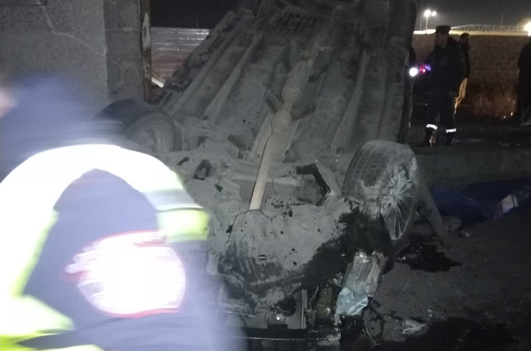 Երևան-Երասխ ավտոճանապարհին «Toyota Camry»-ն դուրս է եկել երթևեկելի հատվածից և բախվել պատին. կա զոհ և տուժած