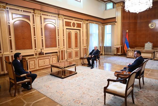 Նախագահ Արմեն Սարգսյանն ու ՄԻՊ Արման Թաթոյանը քննարկել են հայ-ադրբեջանական սահմանին տիրող իրավիճակը