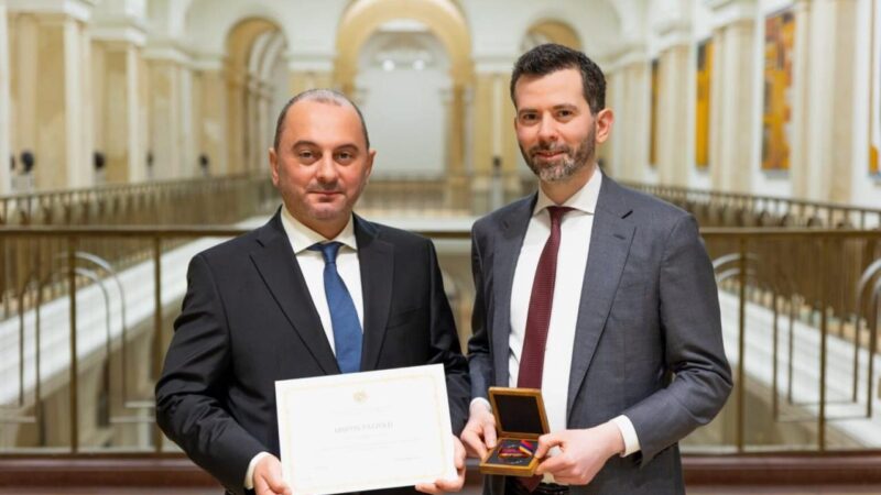 ՀՀ դեսպանը Բեռլինի ներկայացուցիչների պալատի անդամ Մարտին Պետցոլդին հանձնեց ՀՀ ԱԳՆ Պատվո մեդալ