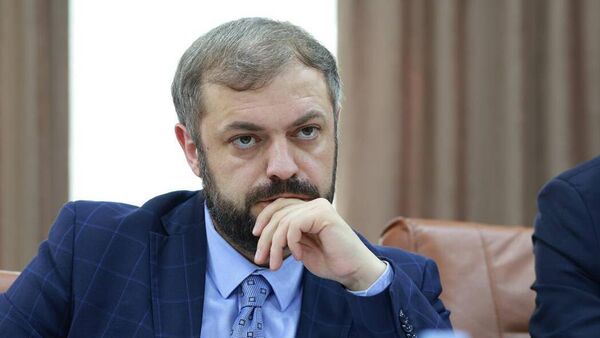 Որևէ օլիգարխի հետ կոմպրոմիս չի կարող լինել. Գևորգ Պապոյանն իշխանության՝ «Արարատցեմենտ»-ի պետականացման մտադրության մասին