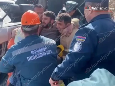 Վայոց ձորում ավազով բարձված բեռնատարը կողաշրջվել է. վարորդին դուրս բերելու համար փրկարարներից 1,5 ժամ է պահանջվել