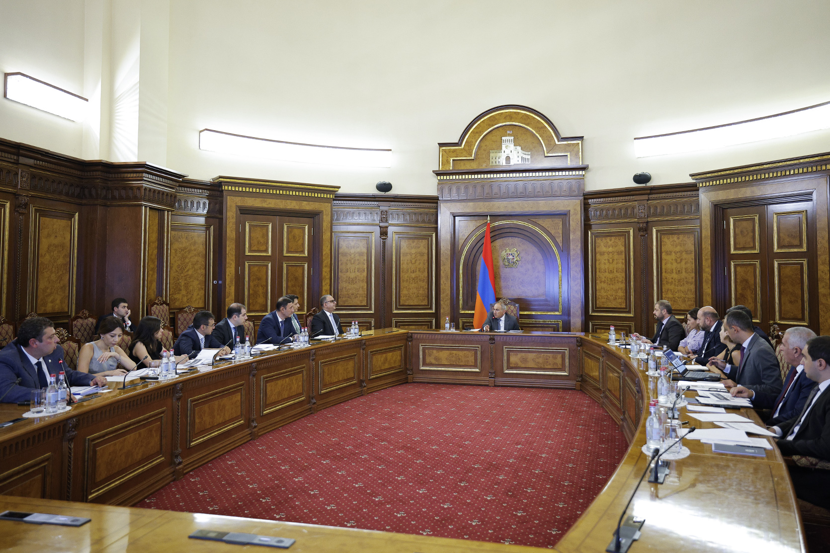 Փաշինյանի գլխավորությամբ քննարկվել են անկանխիկ գործառնությունների խթանման միջոցառումների մեխանիզմները