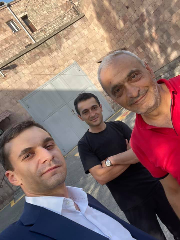 «Պատիվ ունեմ» դաշինքի բերման ենթարկված համակիրներ Կարեն Կարապետյանը և Հայկ Մարտիրոսյանը ազատ են արձակվել. փաստաբան
