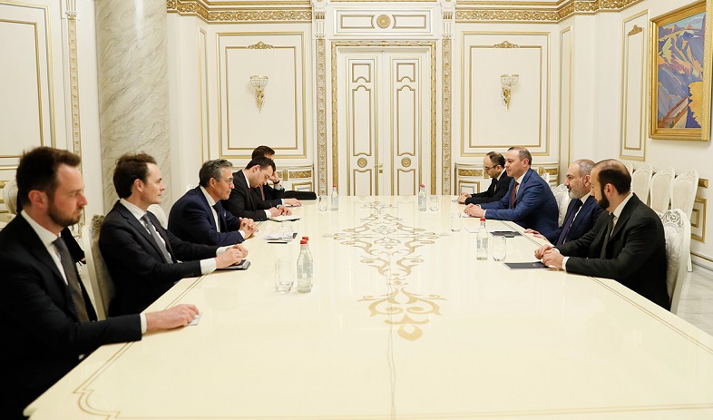 Премьер-министр Пашинян принял председателя организации “Rasmussen Global” Андерса Фога Расмуссена