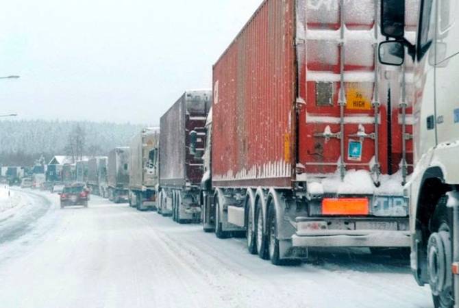 Հայաստանի մի շարք ավտոճանապարհներ փակ են. Լարսի ռուսական կողմում 730 բեռնատար է կուտակվել