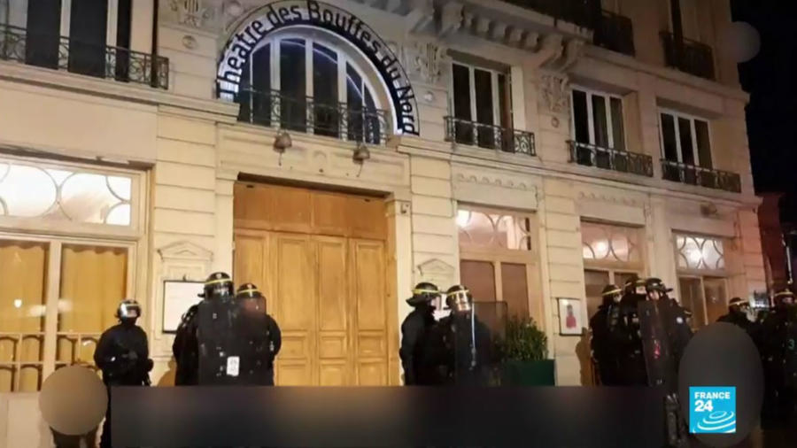 Ֆրանսիայում ցուցարարները փորձել են ներխուժել թատրոնի շենք, որտեղ այդ պահին գտնվել է Էմանուել Մակրոնը (տեսանյութ)
