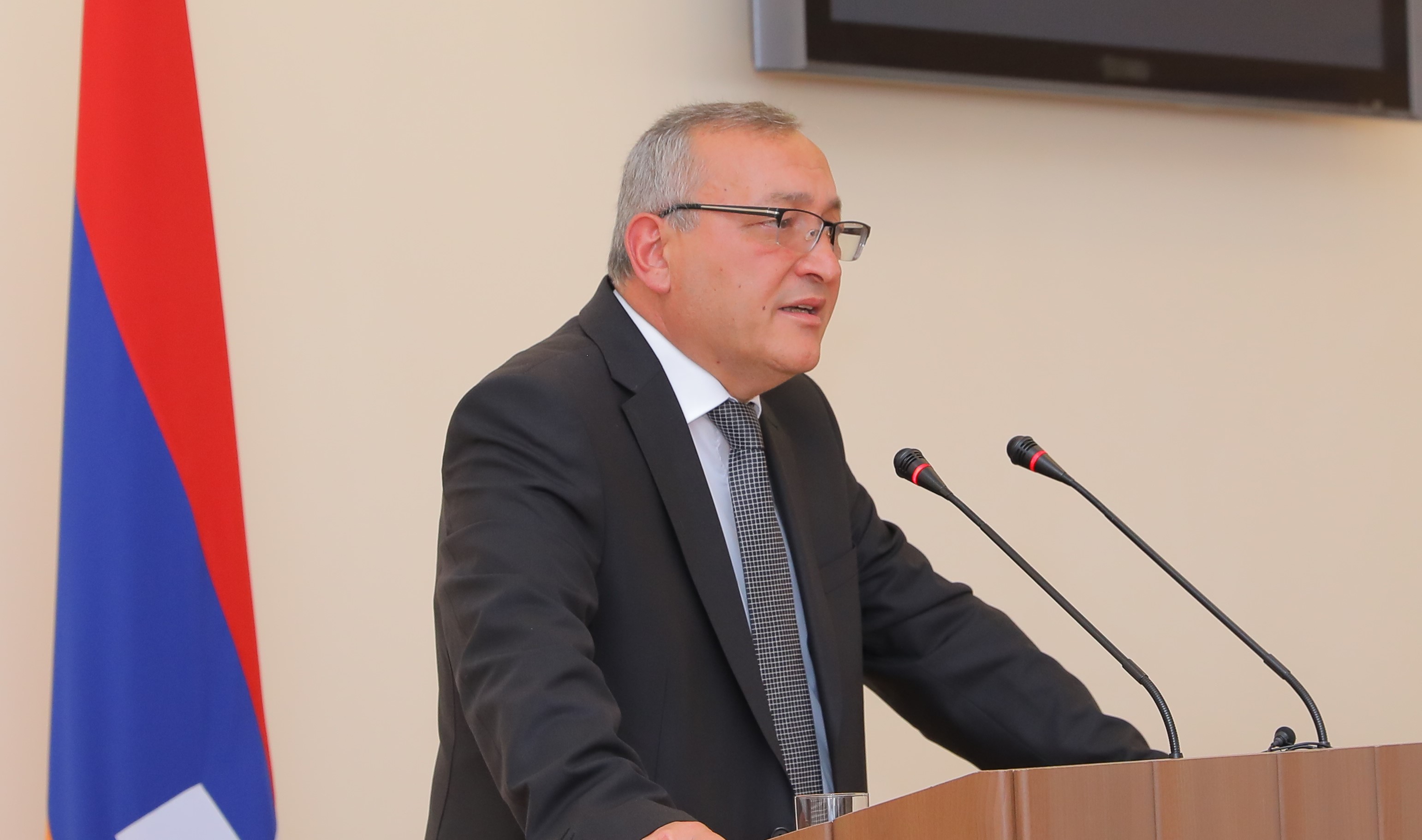 Для переговоров между Азербайджаном и Арцахом нет атмосферы взаимного доверия: Товмасян