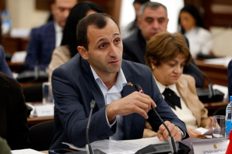 Չկա տրանսպորտային համակարգ, ունենք մեկ ոտքի վրա կանգնած կամ իրար գիրկ նստած ուղևորներ. ավագանու անդամ