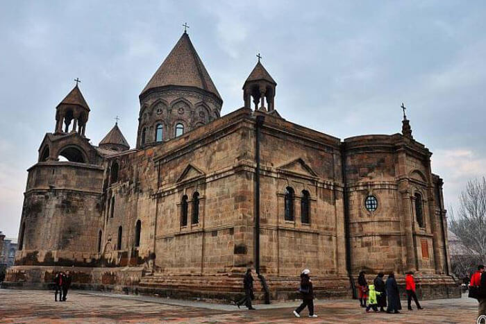 Վեհափառ Հայրապետի հանդիսապետությամբ պատարագ է մատուցվում Մայր տաճարում (ուղիղ)