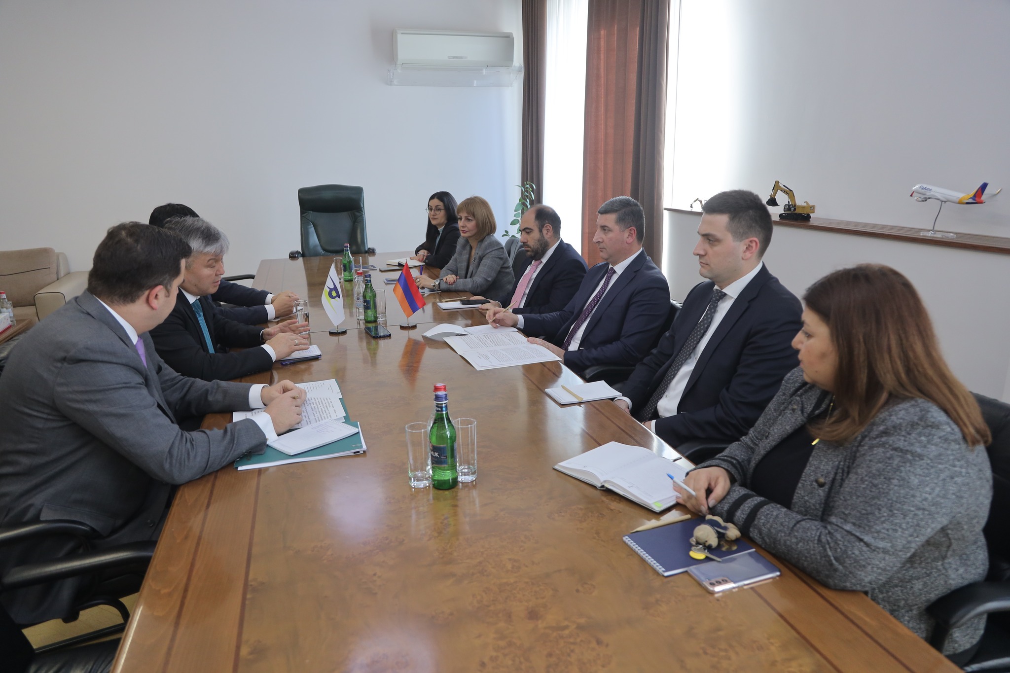 Սանոսյանն ու ԵԱՏՄ խորհրդի անդամը քննարկել են 2024-2026 թթ. տրանսպորտային քաղաքականության «Ճանապարհային քարտեզ»-ին վերաբերող հարցեր