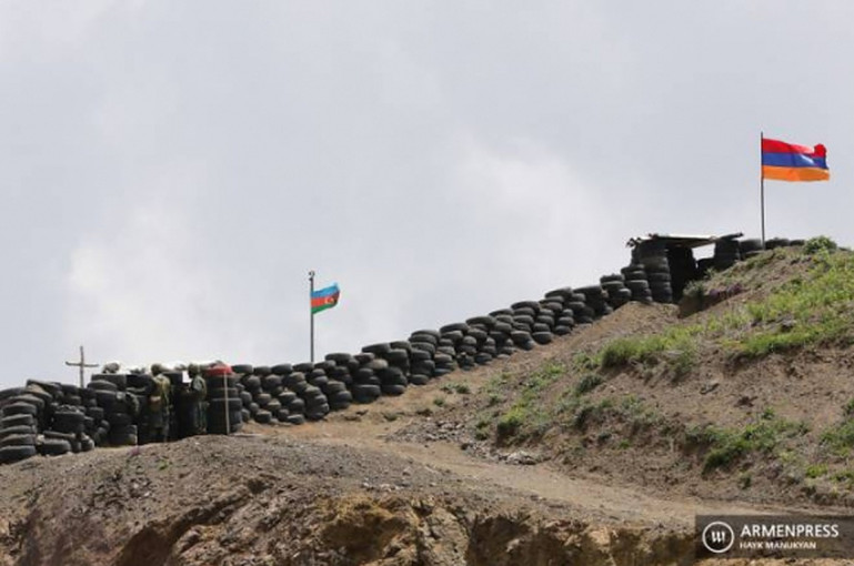 Азербайджан ведет интенсивный огонь по армянским позициям: МО РА 