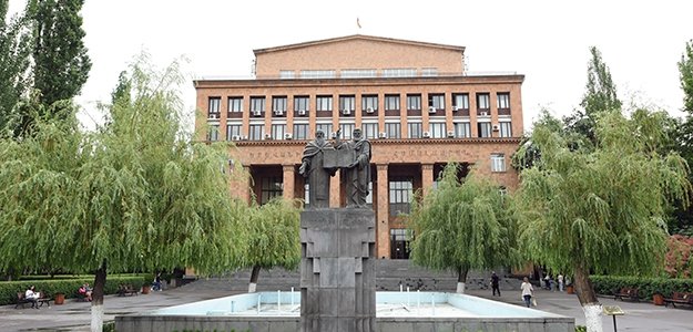 Հաստատվել է ԵՊՀ հիմնադրամի հոգաբարձուների խորհրդի կազմը. Այնտեղ է նաեւ Սուրեն Պապիկյանը