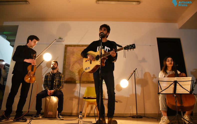 Ստեփանակերտում կայացել է երուսաղեմաբնակ երգիչ Ափօ Սահակյանի համերգը