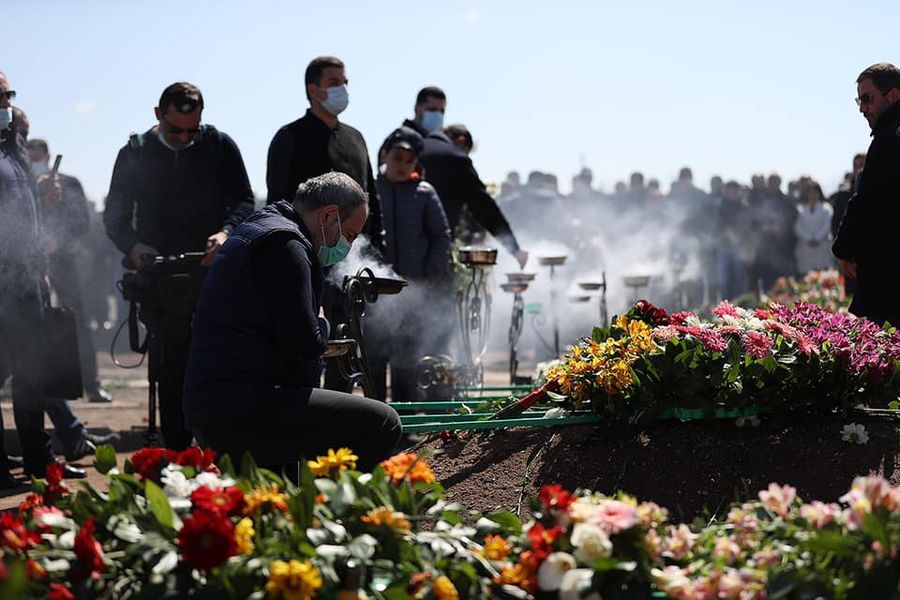 Մյասնիկյան համայնքում վարչապետը հարգանքի տուրք մատուցեց զոհվածների հիշատակին
