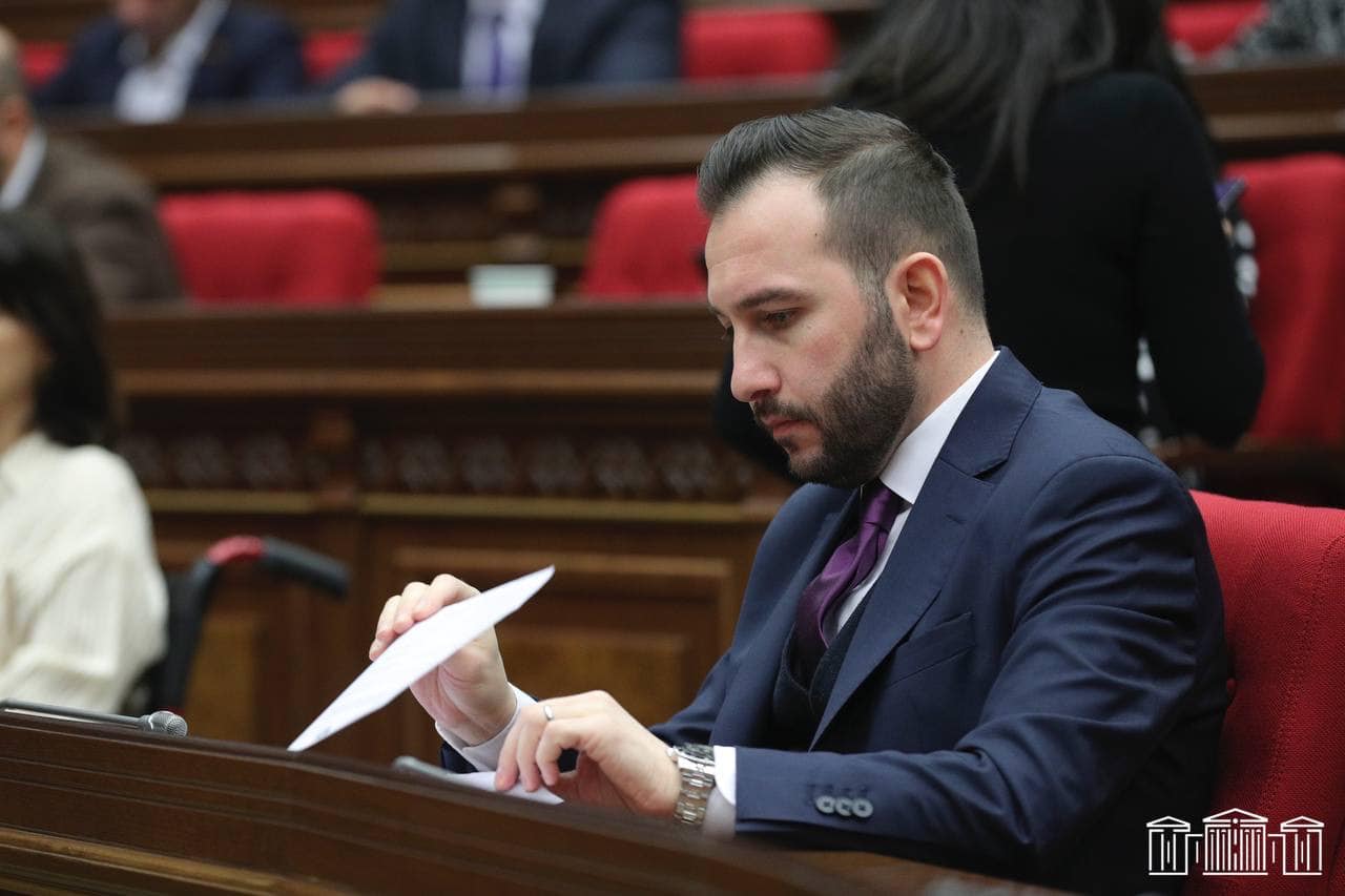 Կառավարությունն ամեն օր աշխատում է Բաքվում պահողներին վերադարձնելու համար, այս նիստը քաղաքական կապիտալի համար է․ Հայկ Կոնջորյան