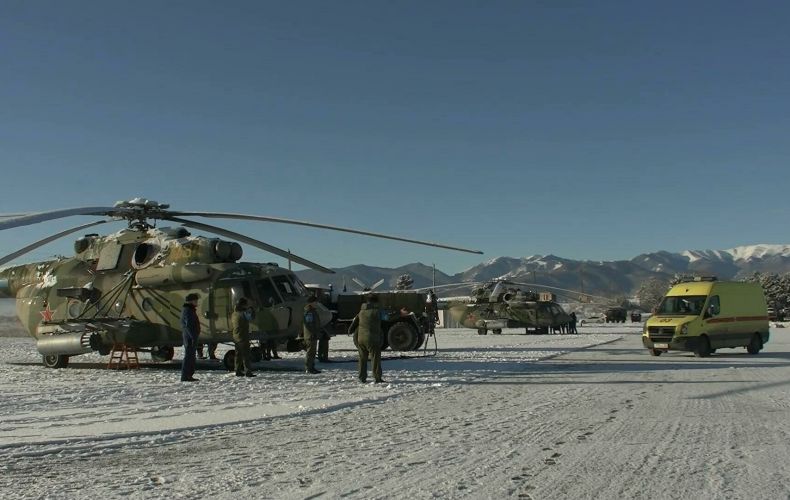 Российские миротворцы на вертолете провели экстренную эвакуацию пострадавшего в ДТП подростка из Нагорного Карабаха в Армению