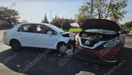 Ավտովթար՝ Երևանում. բախվել են «Nissan Murano»-ն և «Nissan Tiida»-ն. կա 2 վիրավոր