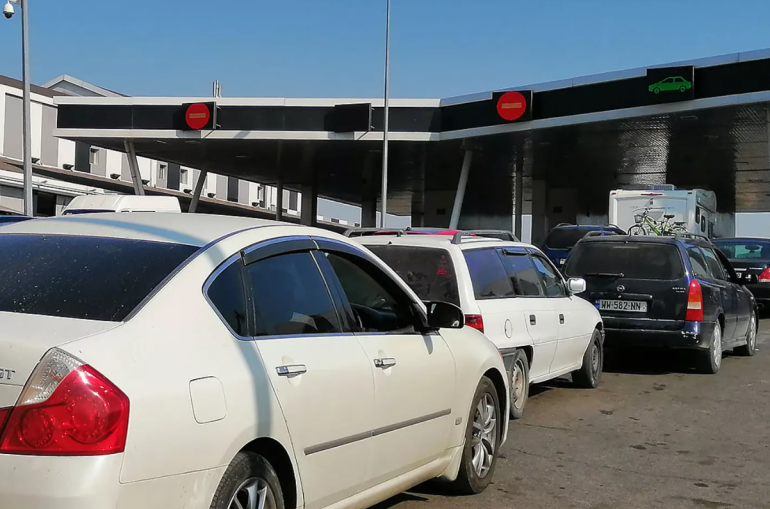 Հայ-վրացական սահմանին մեքենաների հսկայական հերթեր են