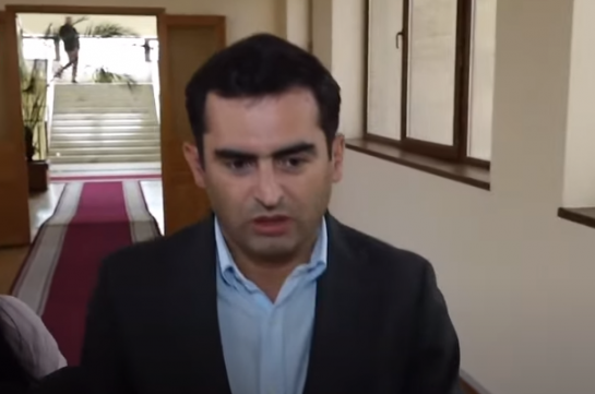 Ես զբաղված մարդ եմ, ոտքի վրա հանդիպումներ չեմ անում, թող զանգեն գրանցվեն. Արշակյանը՝ Սրբազանի հետ հանդիպում ունենալու մասին