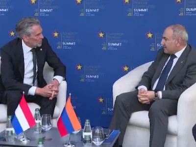Փաշինյանը հանդիպել է Նիդերլանդների վարչապետի հետ
