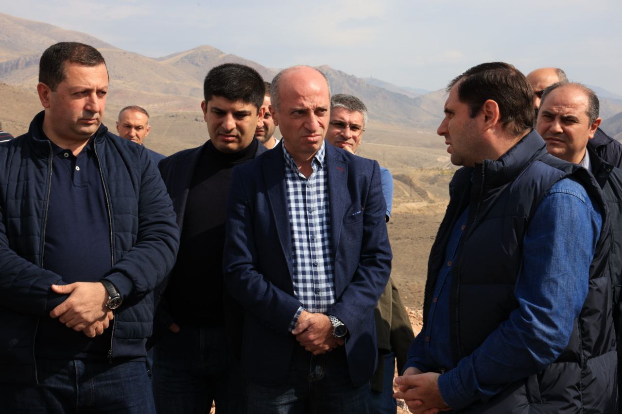 Սուրեն Պապիկյանի ուղեկցությամբ ԵՊՀ պատվիրակությունը այցելել է սահմանագոտի