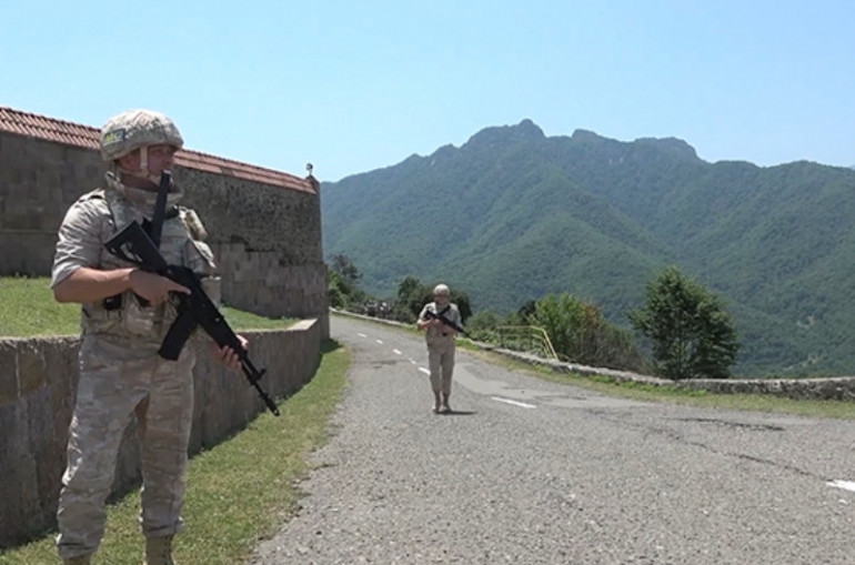 Российские миротворцы обеспечили безопасность при строительстве более 15 км дороги в Шушинском районе Нагорного Карабаха