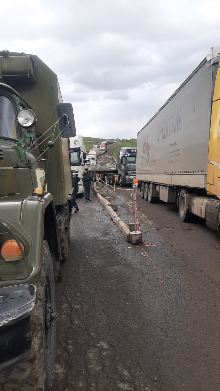 Սիսիան-Երևան ավտոճանապարհին բեռնատարը խափանվել է. ճանապարհը դարձել է միակողմանի երթևեկելի
