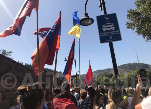 «Ալիև ահաբեկիչ».Թբիլիսիում ոստիկանությունը խոչընդոտել է հայերին բողոքի ակցիա իրականացնել. Թույլ չեն տվել գնալ Ադրբեջանի դեսպանություն
