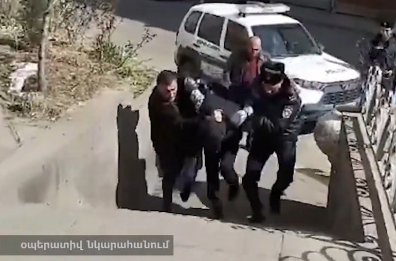 Դիմակավորված անձինք կրակել են Քաջարանի ոստիկանապետի ուղղությամբ (տեսանյութ)