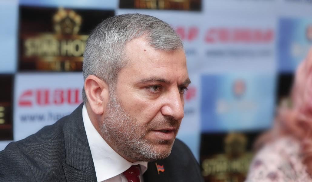 Հարց է առաջանում՝ էդ ոնց Գարուշը դուրս եկավ, մնացած տղաները դուրս չեկան. շան գլուխը էդտեղ է թաղված. Նորիկյան