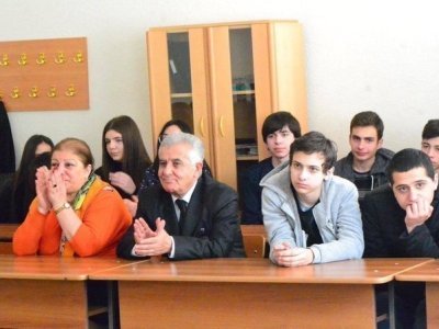 Թիվ 114 ավագ դպրոցի աշակերտները ստորագրահավաք են նախաձեռնել՝ ի պաշտպանություն դպրոցի տնօրենի