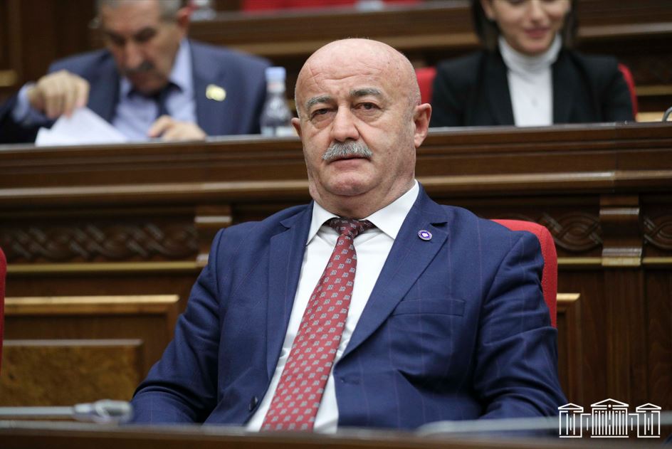 Որ պահը գա, ինձ ու Ասլանյանին վերապահվի բարձրագույն պատիվ վարչապետին ուղեկցել ԱԱԾ-ի «подвал», էլի կասեն՝ իրա պրոյեկտն եք. Աղազարյան