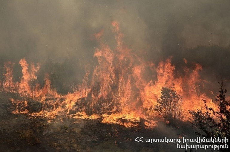 Արարատի աղբավայրում մոտ 5000 քմ տարածքում այրվում է աղբ