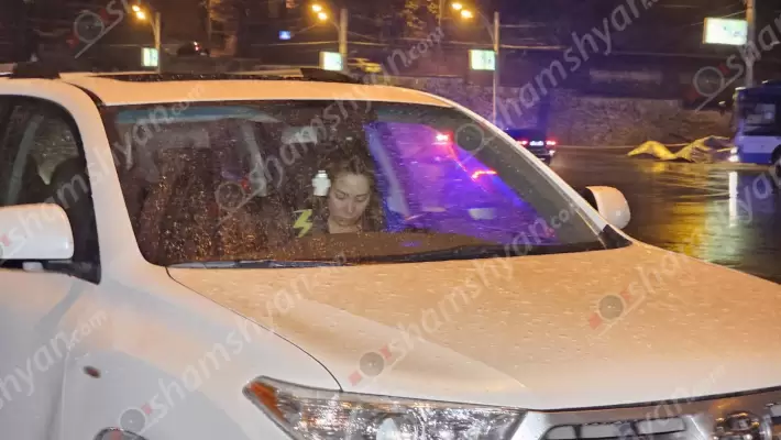Երևանում ավտովթարի է ենթարկվել երգչուհի Ալլա Լևոնյանը, ով Toyota-ով վթարային իրավիճակ է ստեղծել Zhongtong ավտոբուսի համար. կա վիրավոր