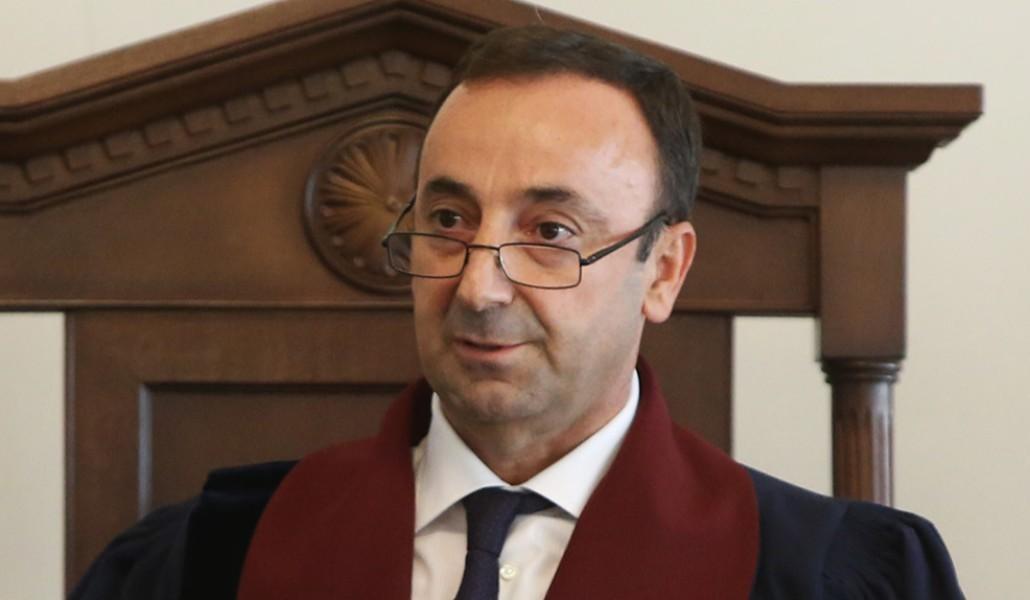 Որոշ մարդիկ շփոթում են քաղաքավարության կանոնները քծնանքի հետ. Հրայր Թովմասյան