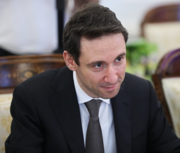 «Հրապարակ»․ Մայթերի սալիկապատման գումարն ուղղվել է Կենտրոն վարչական շրջանի վարչական շենքի վերանորոգմանը