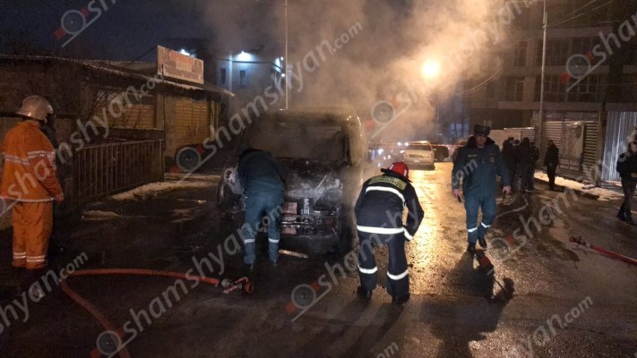 Արտակարգ դեպք՝ Երևանում. ավտոքարշակում, որի վրա եղել է մեկ այլ ավտոմեքենա, հրդեհ է բռնկվել