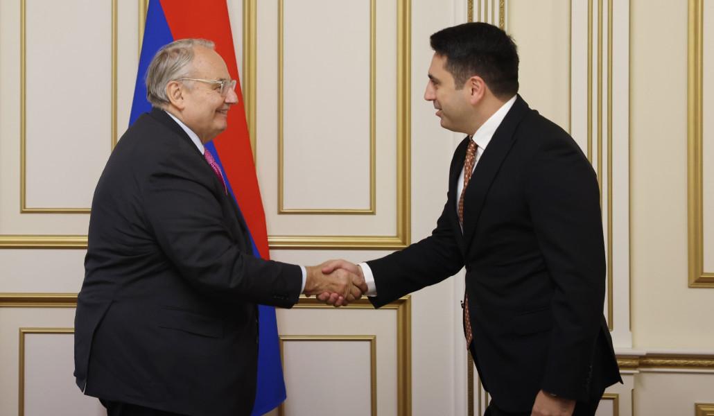 Եկել եմ Ֆրանսիայի աջակցությունը փոխանցելու Հայաստանին. Ֆրանսիայի ԱԺ արտաքին հարաբերությունների հանձնաժողովի նախագահը` Ալեն Սիմոնյանին