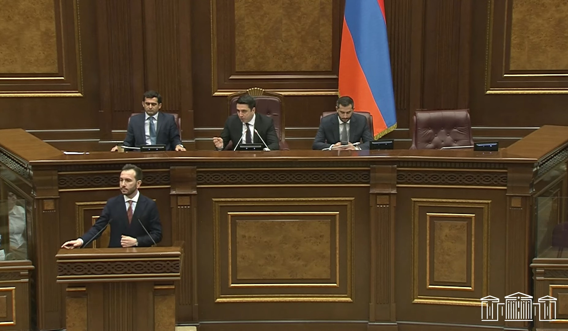 Դու ես ստում, իջի ամբիոնից, հեսա կասեմ՝ ընդհանրապես չեն թողի, իջի, գնա. Ալեն Սիմոնյանը՝ Սեյրան Օհանյանին