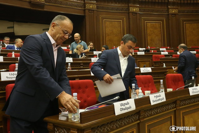 Օհանյանն ու Չարչյանը թիմակիցներին հայտնել էին մանդատը վայր դնելու ցանկության մասին. «Ժողովուրդ»