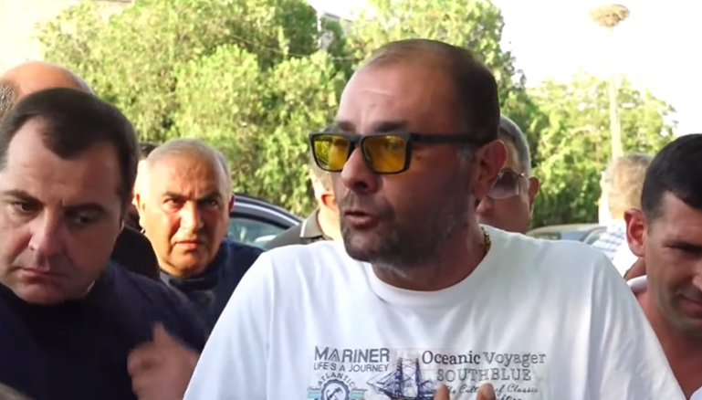 Լարված վիճակ՝ Արմավիրի մարզում․ երկու գյուղի բնակիչներ փակել են ճանապարհը