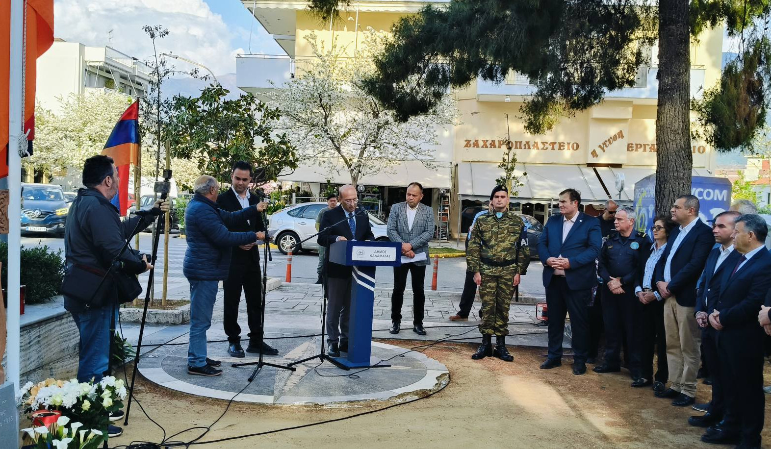 Կալամատայի քաղաքապետարանի նախաձեռնությամբ միջոցառում է կազմակերպվել ցեղասպանության զոհերի հիշատակին նվիրված հուշարձանի մոտ
